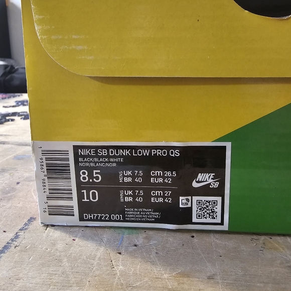 Sold Nike SB dunk low polaroid for $230. Outside poshmark - Picture 5 of 10